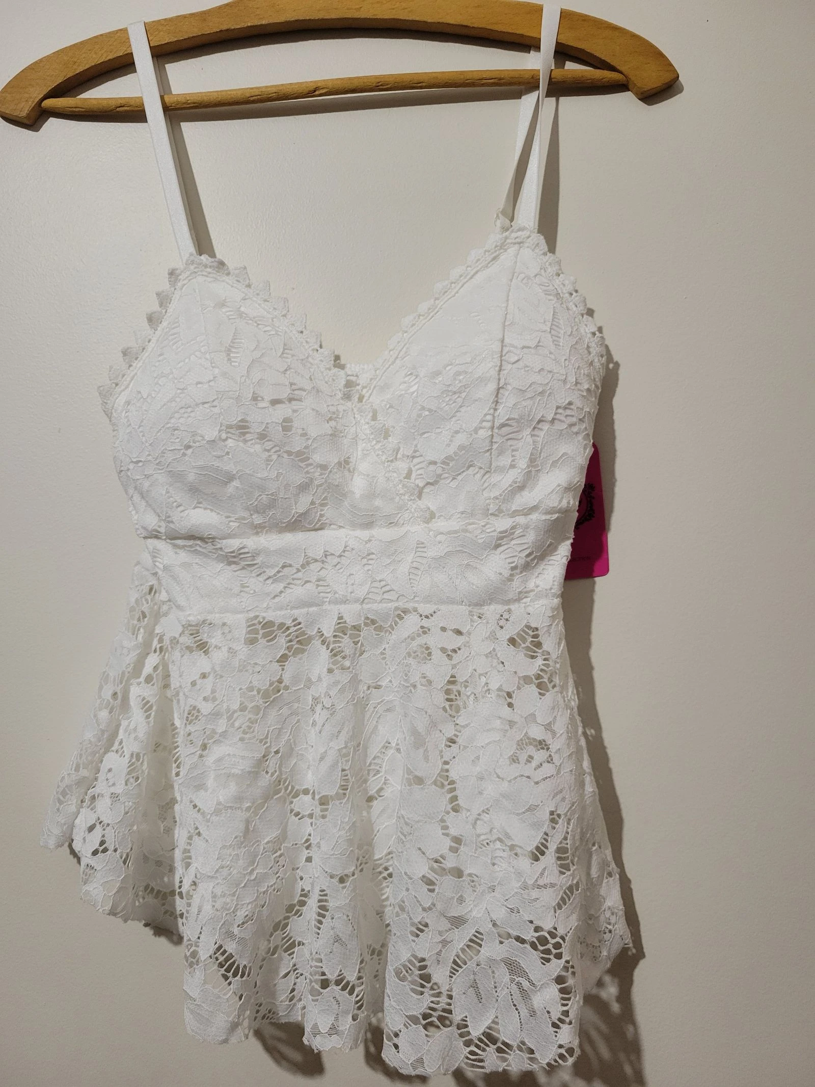 Jolie petit top en dentelle blanche neuf
